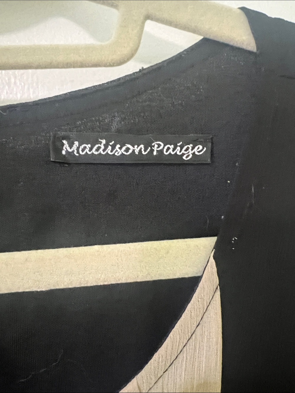 Madison Paige Black & Neutral Floral-Accent Sleeveless Pleated Top - Picture 4 of 6